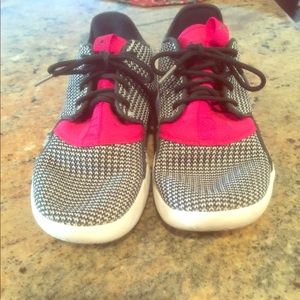 Kids Jordan’s Eclipse Sz 5